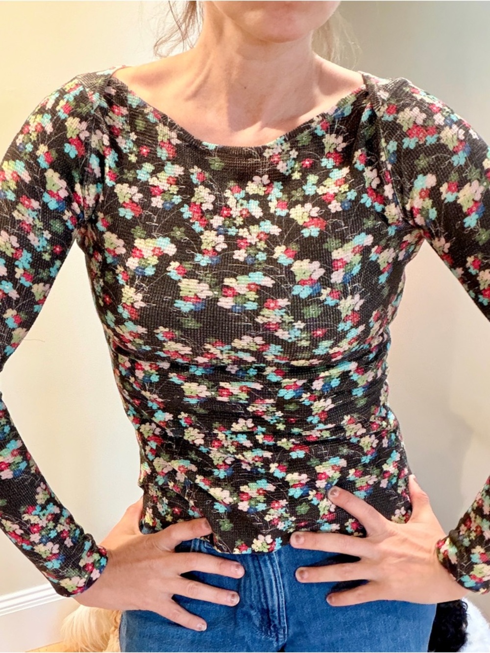 Women’s Black Floral Long-Sleeve Scoop Neck Top